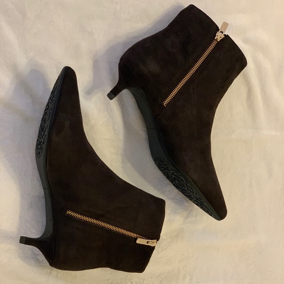Taryn Rose New "Nora Silky Suede" Chocolate (Dark Brown)  Booties, Size 11! - Picture 3 of 9